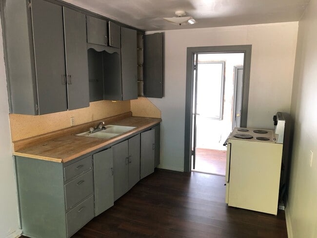 Photo - $525 - 1 bed 1 bath - Single Family Home Unit 421