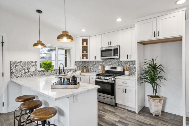 Photo - 1544 Cross Way