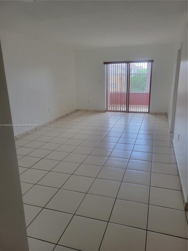 Photo - 120 Royal Palm Rd Unidad 301