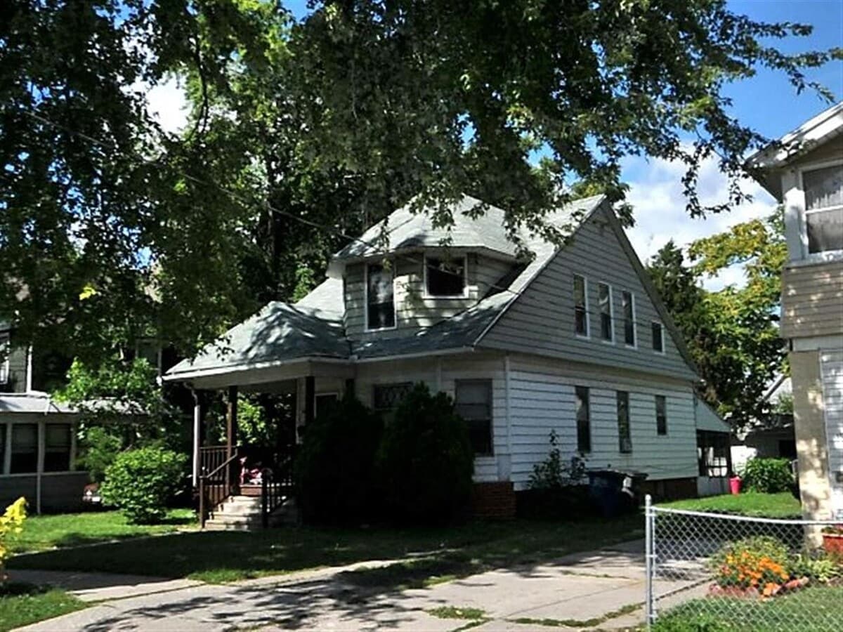 4 Bedroom House - 4 Bedroom House