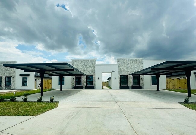 Photo - 2012 Selena St