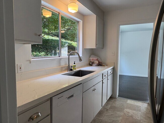 127 Edwards Ave Unit 127 Edwards Ave