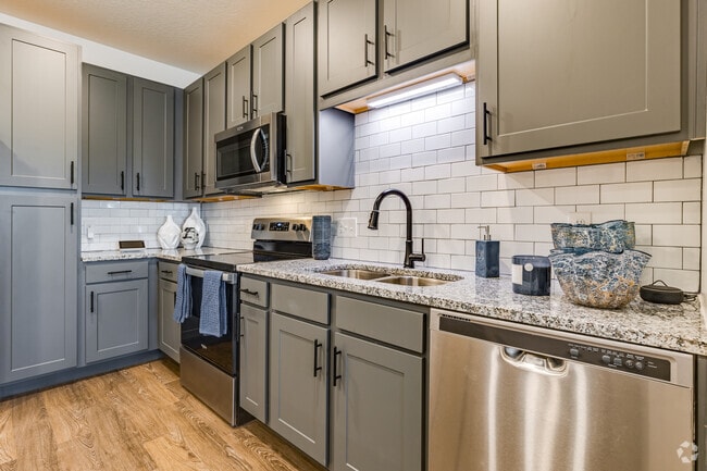 2 BR, 2 BA - 1,176SF