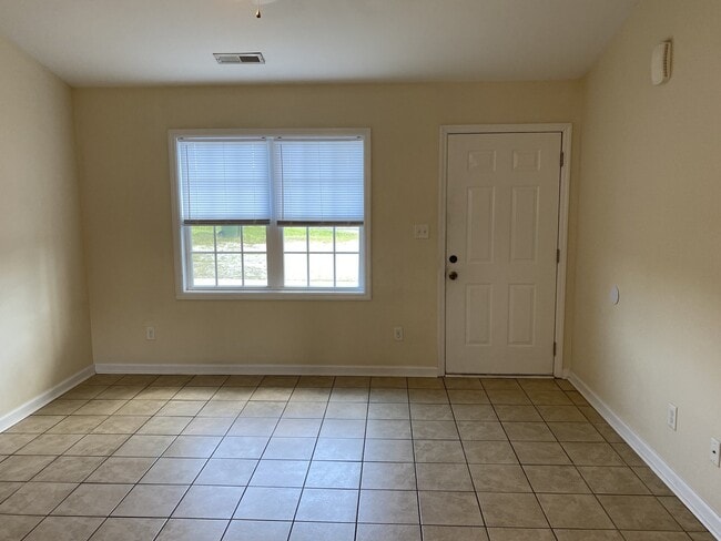Photo - Nice 2 Bedroom Duplex in Sneads Ferry - 10... Unidad 1