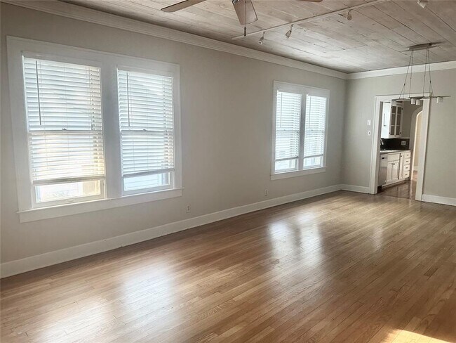 Photo - 312 Le Grande Ave