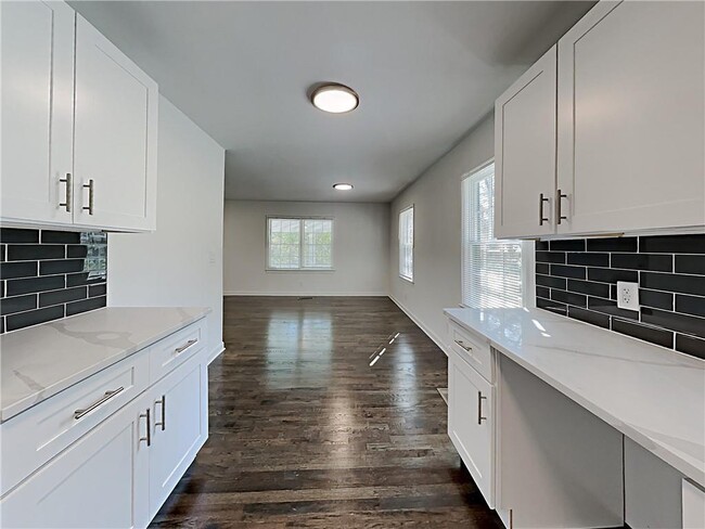 Photo - 512 Aberdeen Dr NW