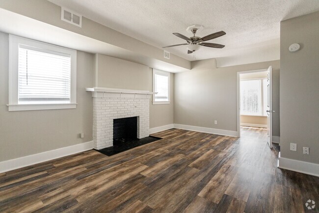 Building Photo - Historic Style, Modern Comforts, Prime Loc... Rental