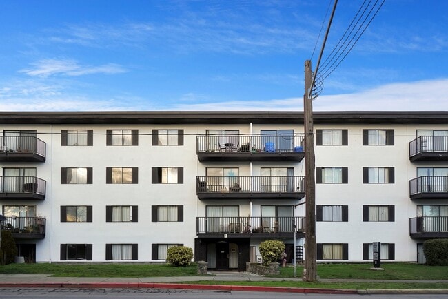 Photo - Blue Cedar Apartments