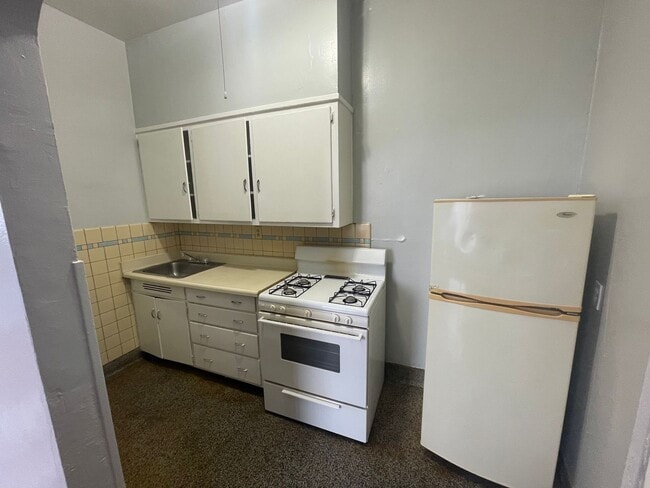 Photo - Large one room efficiency with large kitchen Unidad Apart #34
