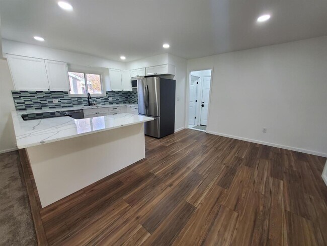 Photo - 3 Bedroom, 2 Bathroom Ranch, Updated Throughout, Granite, Stainless, 2 Beautiful Full Baths, Upda...