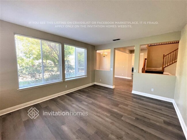 Photo - 1752 Langholm Way