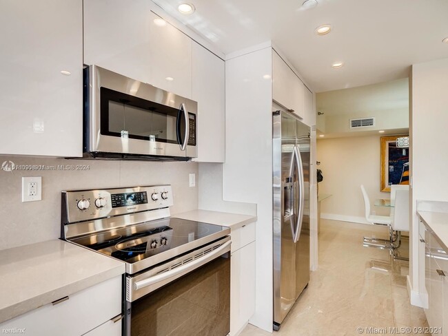 3 br, 3 bath House - 19707 Turnberry Way A... - 3 br, 3 bath House - 19707 Turnberry Way A...