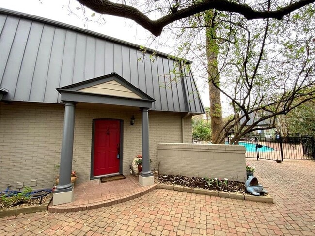 Building Photo - 2500 Steck Ave Unit 2