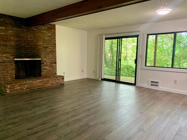 E1504 - E1504 Unit B