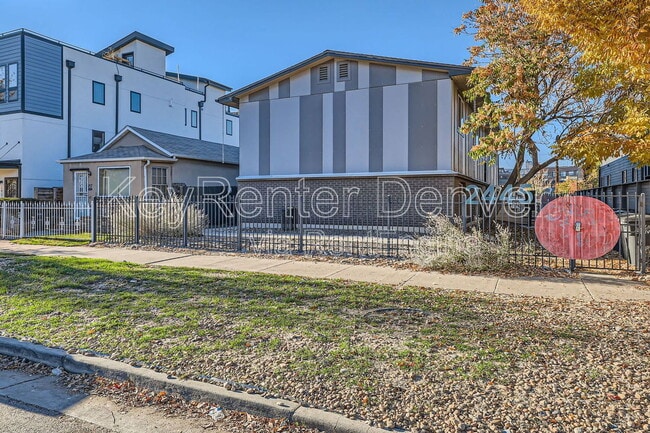 Building Photo - 2445 Lawrence St Unit A