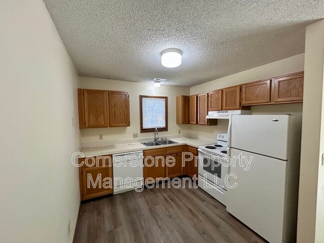 Photo - 817 Maple Ln