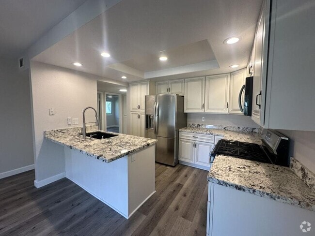 Building Photo - 367 N Melrose Dr Unit g Rental