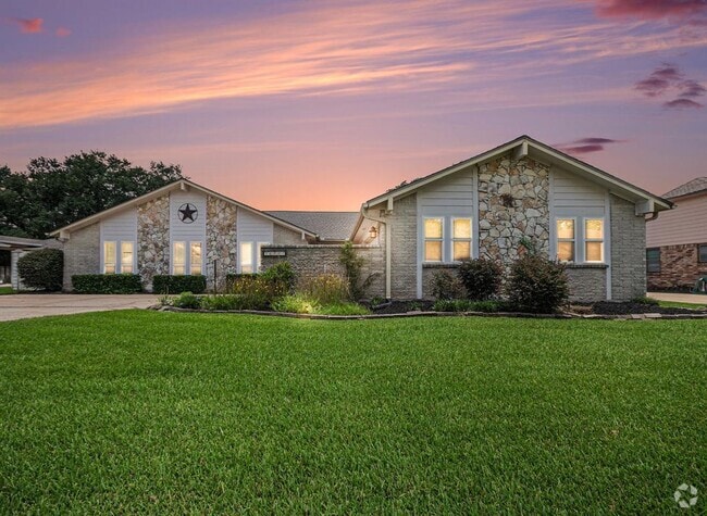 Building Photo - 16007 Brookvilla Dr Rental