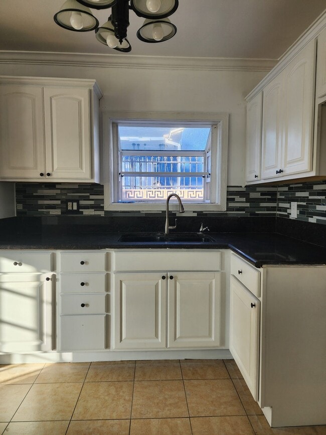 Building Photo - 1117 W 134th Pl