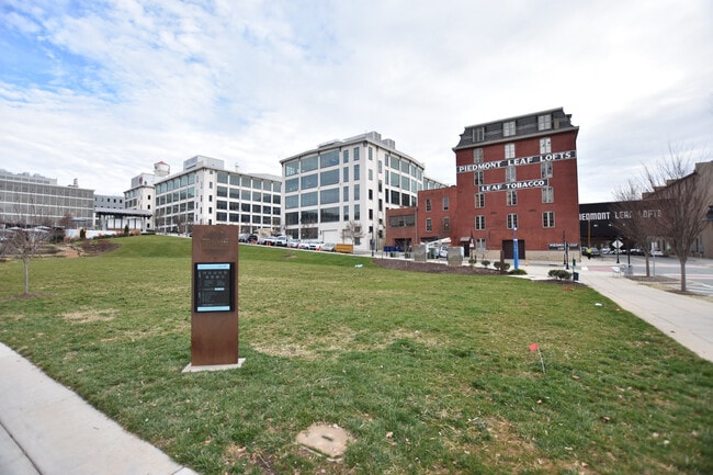 Building Photo - Stunning  2 Bedroom Loft @ Piedmont Leaf Lofts in Innovation Quarter!