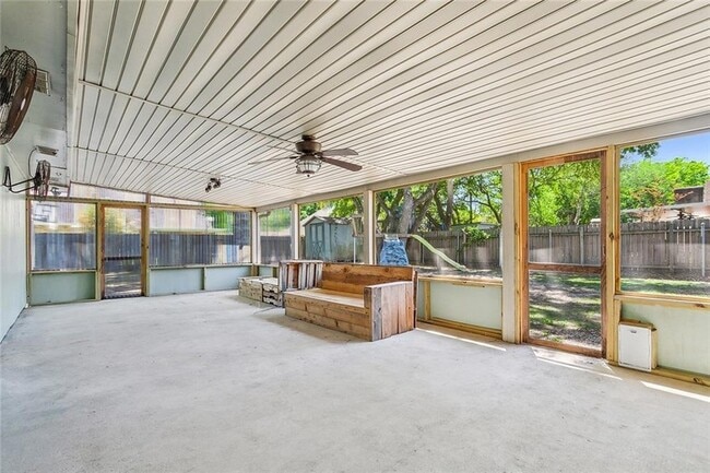 290 W Essex Dr