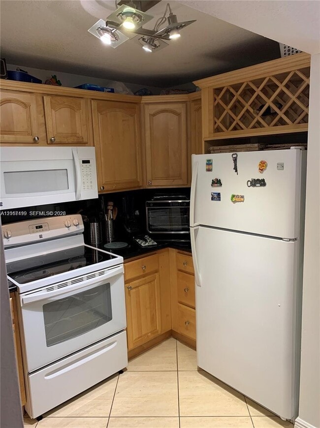 Photo - 210 SW 11th St Unit 204