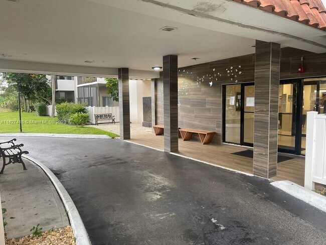 Photo - 4164 Inverrary Dr Unidad 106