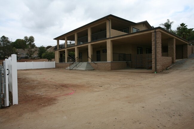 Building Photo - Valle Caballo Ln Unit Valle Caballo B