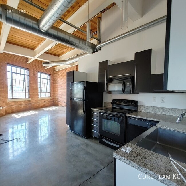 Building Photo - 382 W 22nd St Unit 205