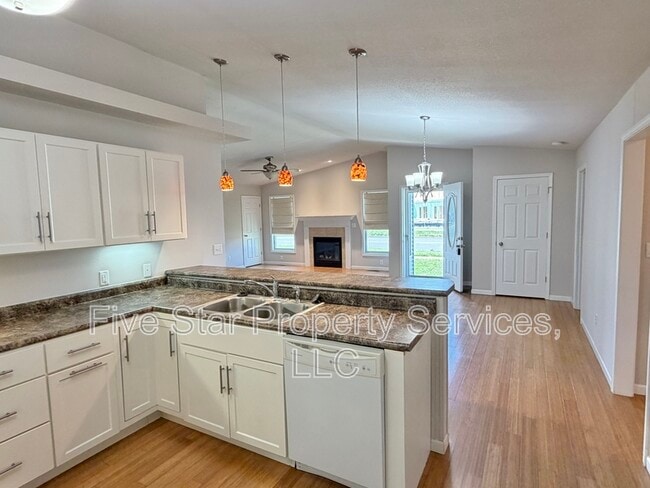 Photo - 1400 School House Ln