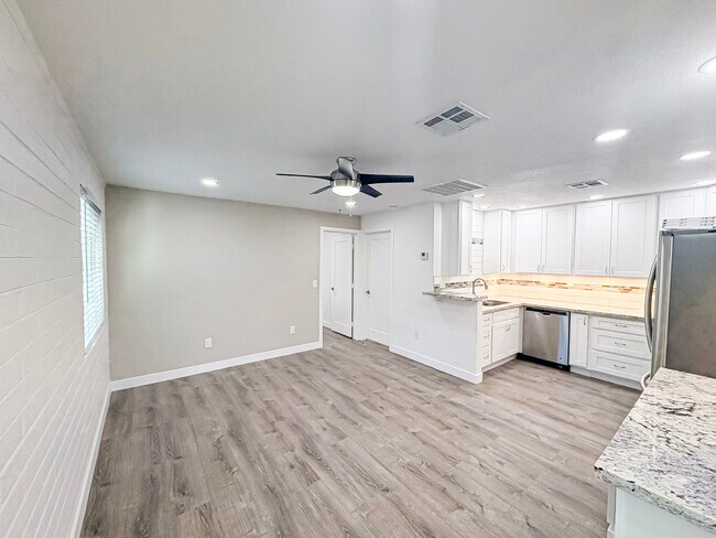 Photo - 2737 E Glenrosa Ave Unit 7