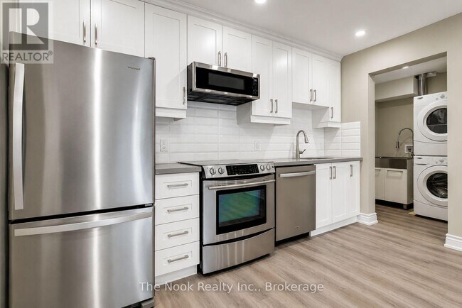 Photo - 138 Huntington Crescent