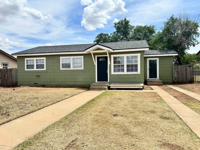 Building Photo - North Lubbock Home Waiting for You!