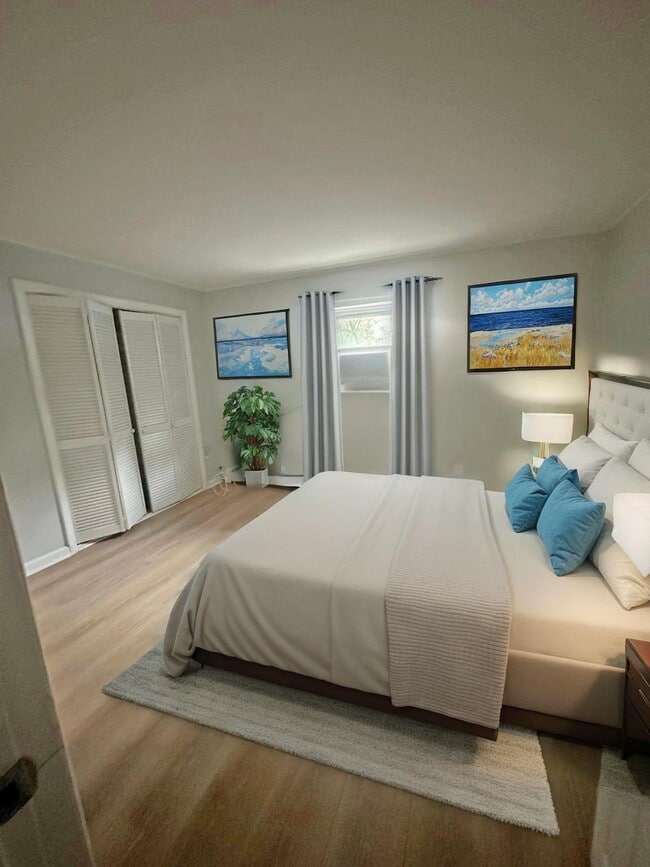 Photo - River View Apartments