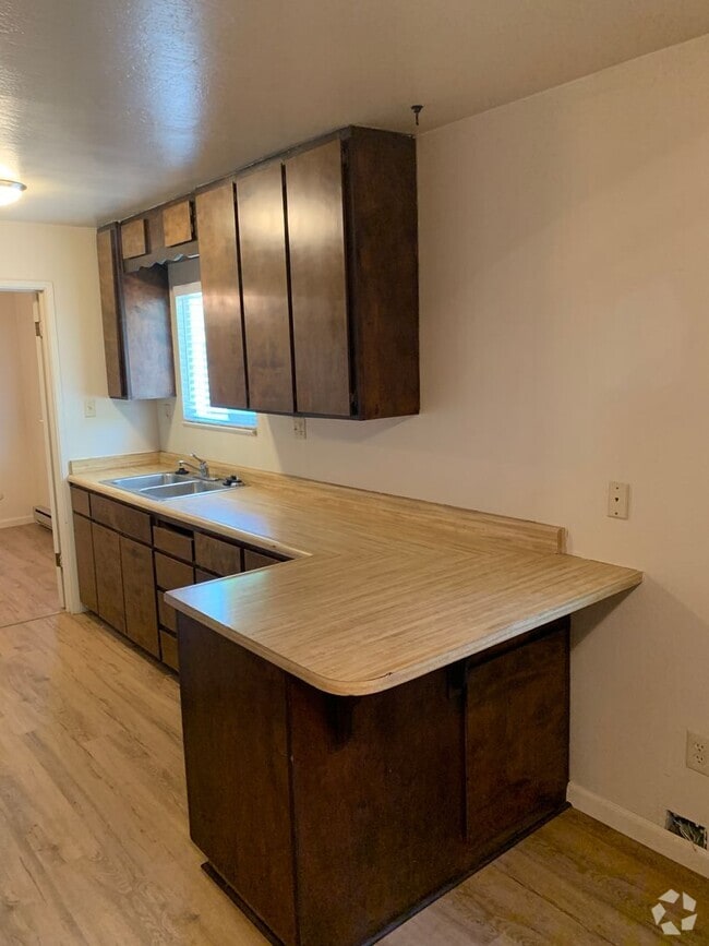 Building Photo - HALLOWEEN SPECIAL - 2 WEEKS FREE RENT!! Rental