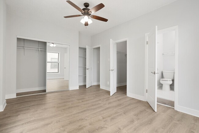 Photo - 4520 N Clarendon Ave Unidad 909