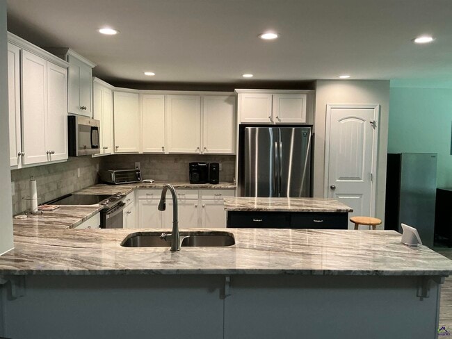 Photo - 613 Broderick Cir