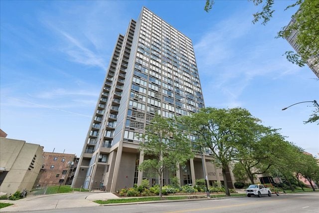 Building Photo - 5320 N Sheridan Rd Unit 12