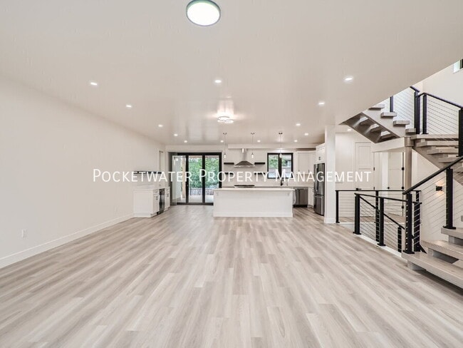 Photo - 3595 Darley Ave