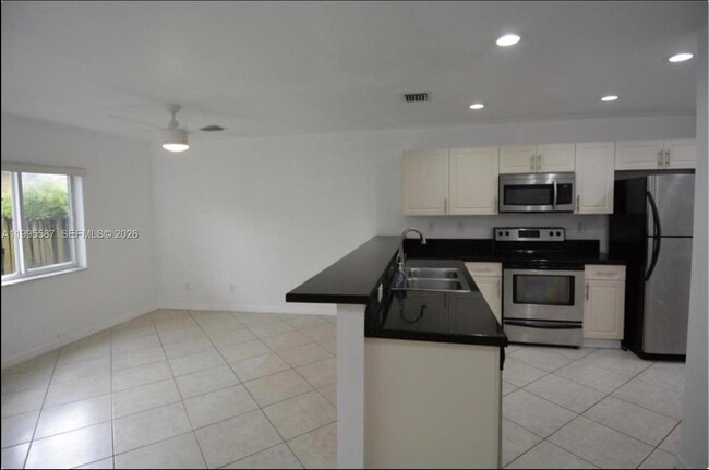 Photo - 324 NE 3rd St