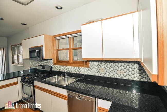 Photo - 3713 N Janssen Ave Unit G02C