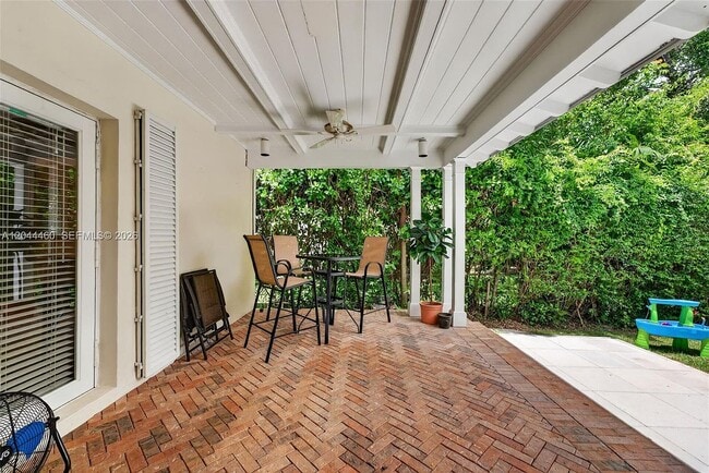 Photo - 1710 Segovia St