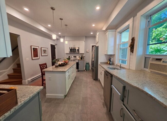 15 Bartlett Ave