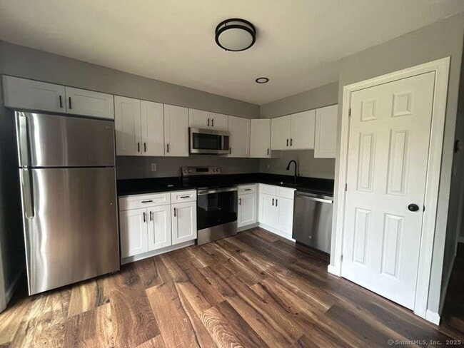 Photo - 177 Aspetuck Vlg Unit 177