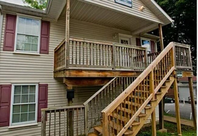 Building Photo - 608 Clay Ln Unit 608 Clay Lane - 101
