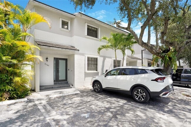 Building Photo - 3540 SW 17th St Rental