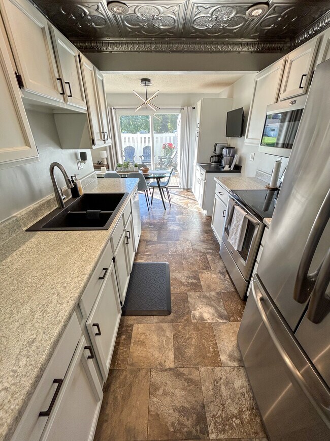 Photo - 12 Parkview Cir