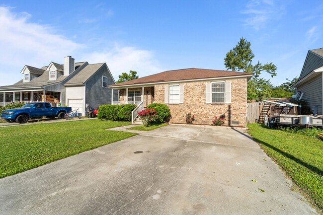 Photo - Battery Point Beauty – 3BR Home with Open Living & Outdoor Oasis
