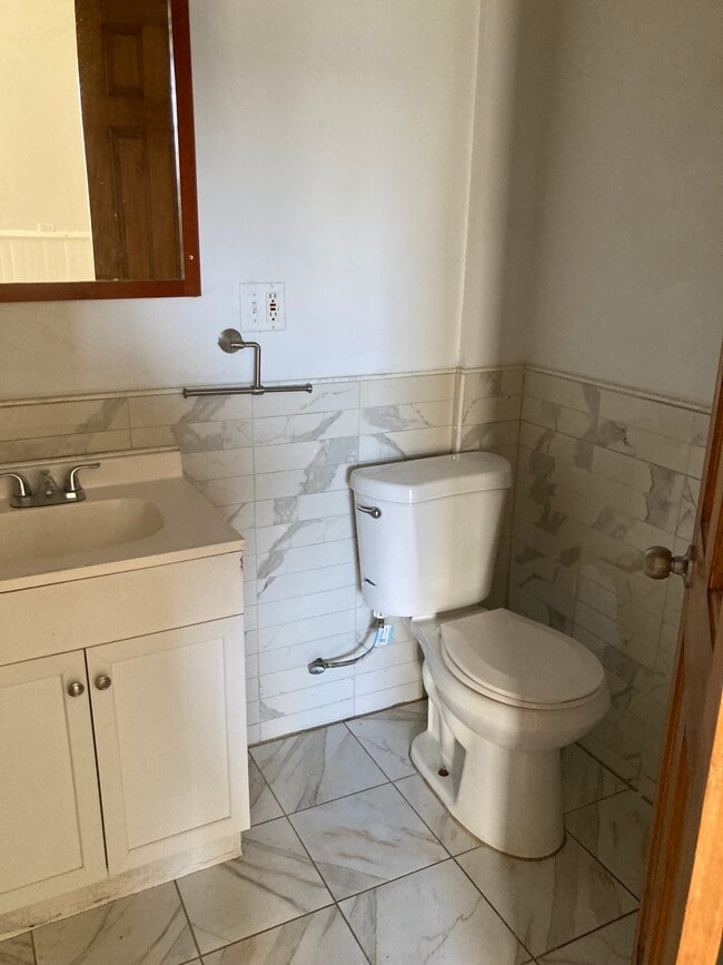 Photo - 916 Maple St