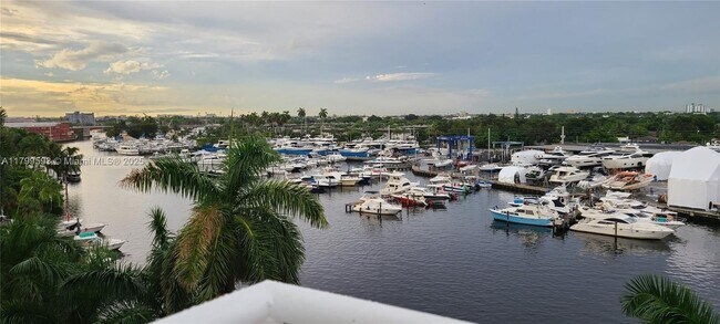 Photo - 1861 NW S River Dr Unidad 802 Rental